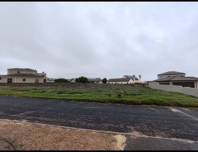 1,023M² VACANT LAND FOR SALE IN COUNTRY CLUB